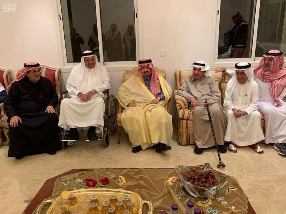 أمير الرياض يعزي أسرة «الحجيلان»