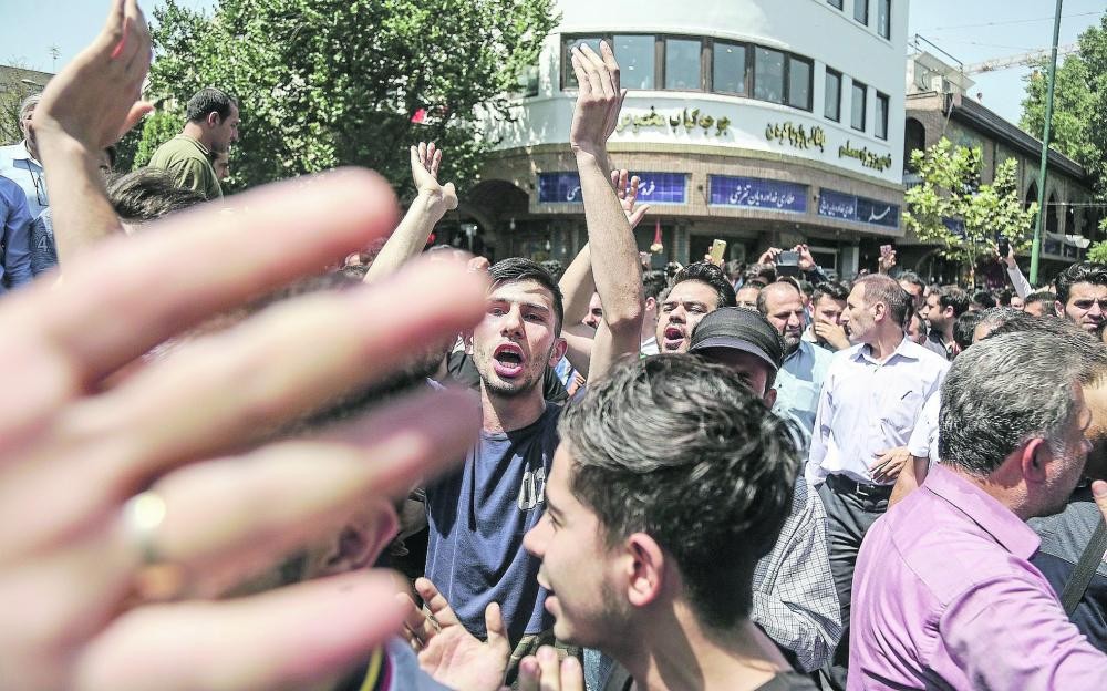 وتيرة انهيار الاقتصاد الإيراني تفوق فنزويلا