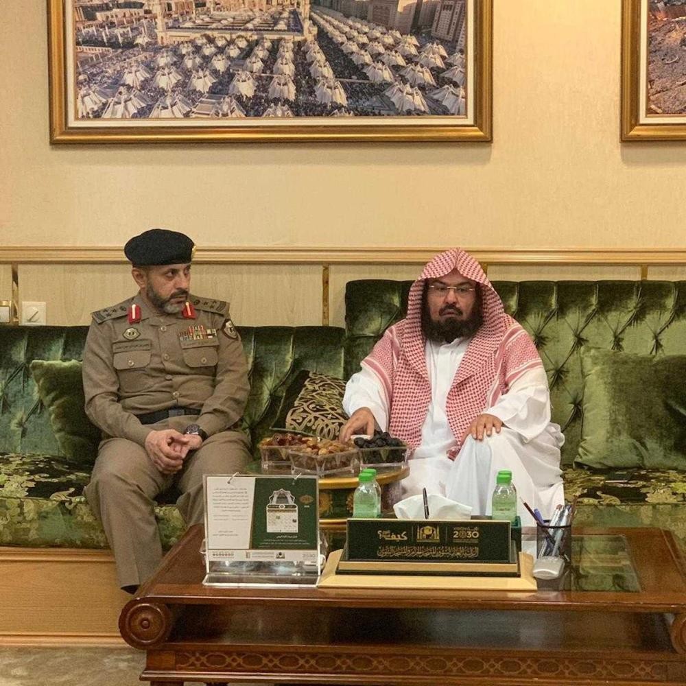 «السديس» : تسخير الإمكانات للتيسير على المعتمرين