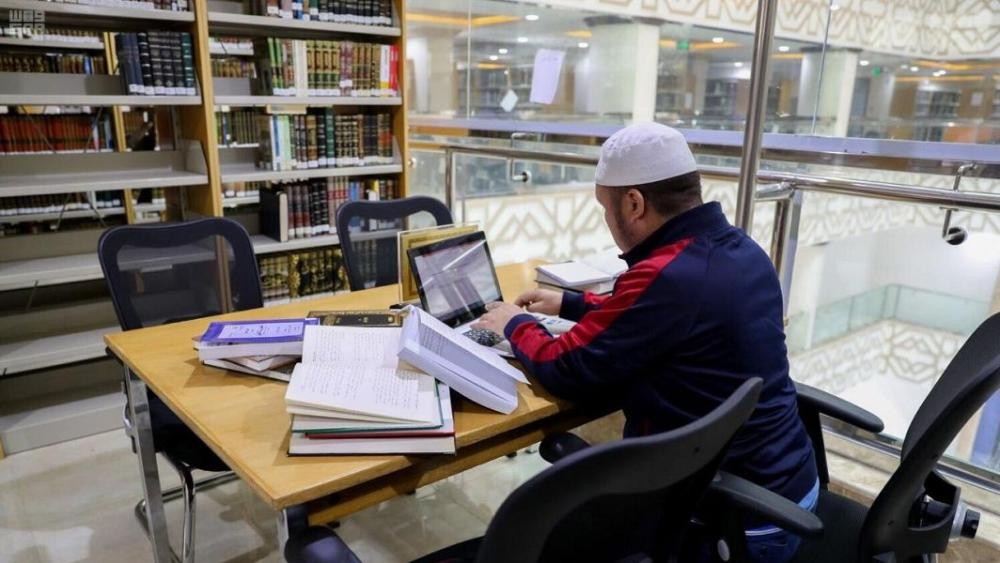 أمير مكة يدشن المبنى الجديد لمكتبة الحرم المكي