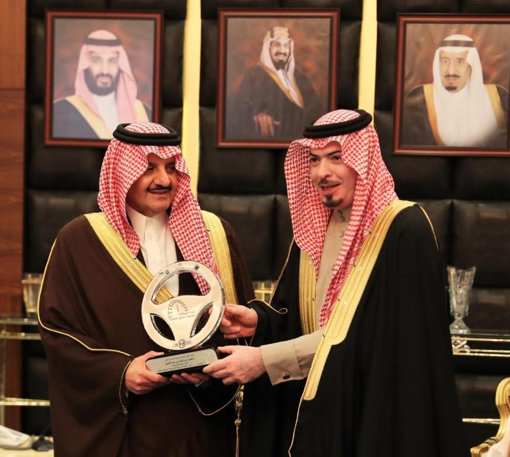 أمير الشرقية يكرّم الفائزين بجائزة السائق المثالي