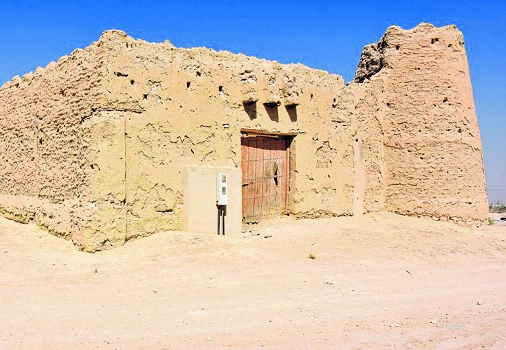 «قصر الوزية» آخر قلاع المراقبة الشمالية بالأحساء