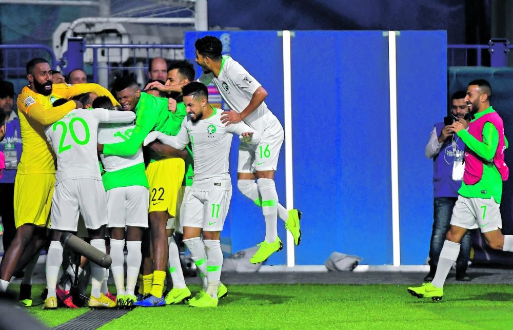 «عشق الوطن».. سر تفاني الصقور