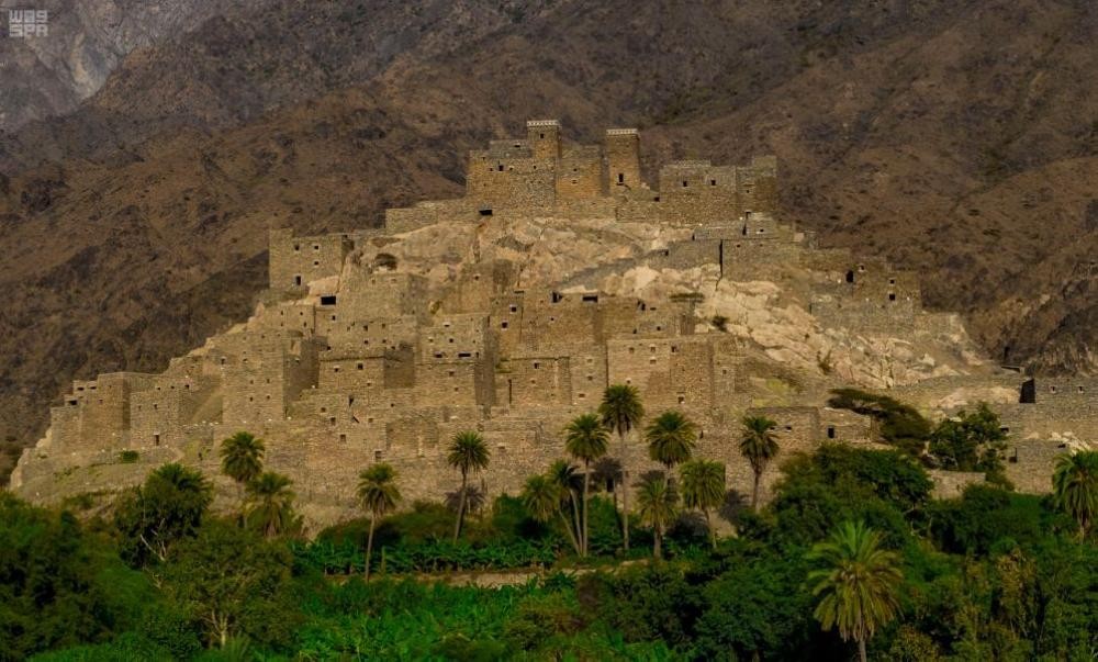 بالصور .. حكاية 85 منزلاً تراثياً على قمة جبل أبيض