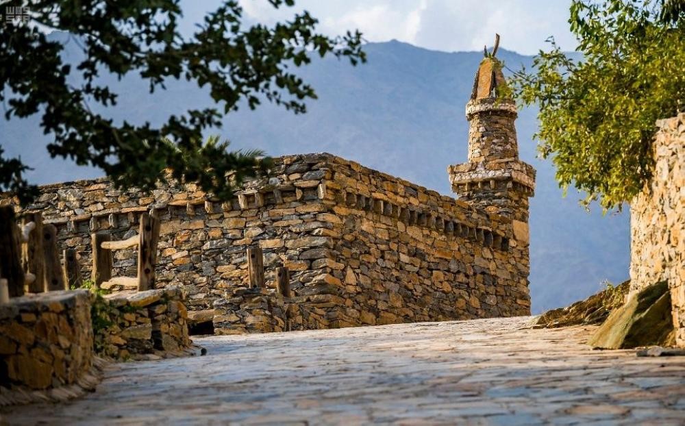 بالصور .. حكاية 85 منزلاً تراثياً على قمة جبل أبيض
