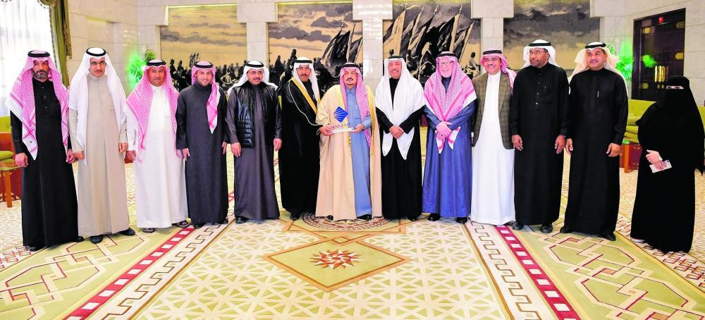 أمير الرياض يستقبل رئيس وأعضاء «إعلاميون»