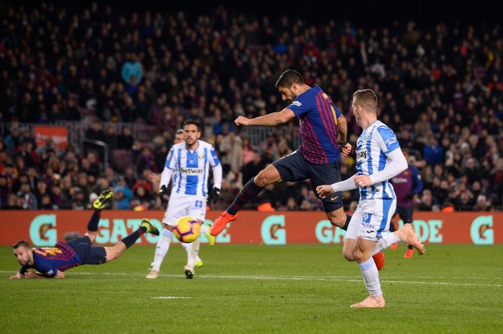 «ميسي» يقود «برشلونة» للثأر من «ليجانيس»