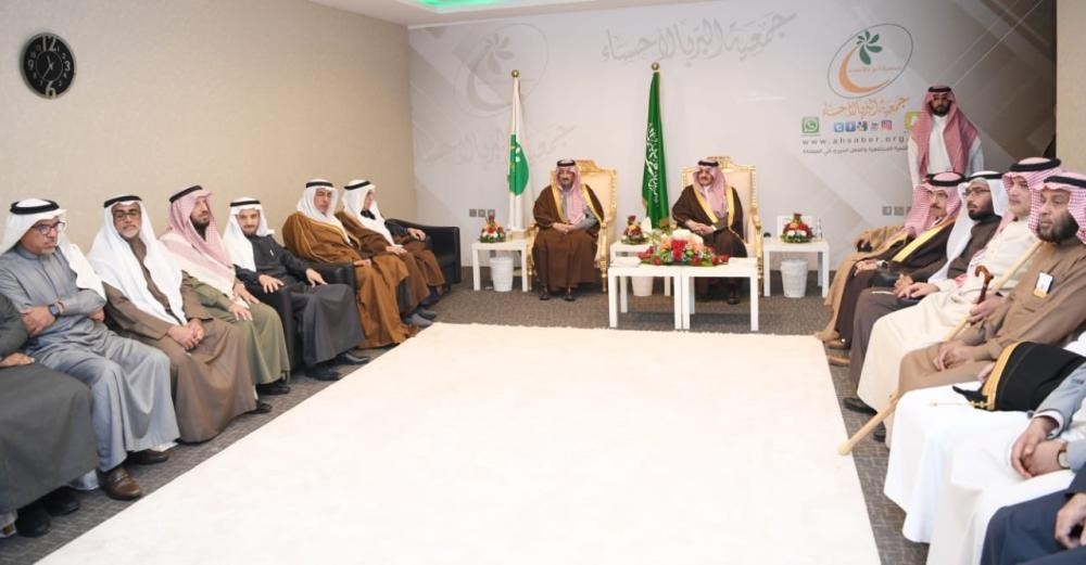الأمير سعود بن نايف يطلع على مشروعات 'بر الأحساء'