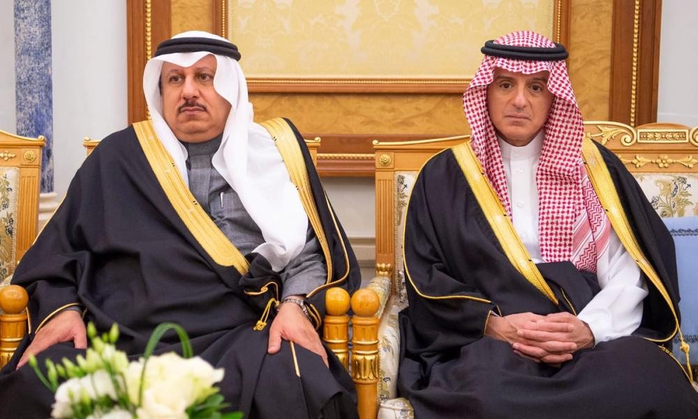 الملك يبحث مستجدات المنطقة مع وزير خارجية البحرين
