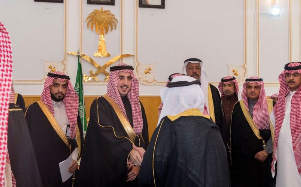 أمير الجوف يلتقي أهالي دومة الجندل
