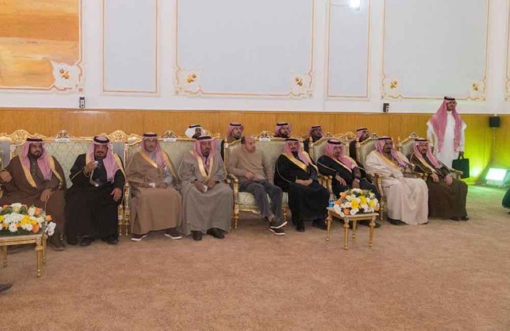 أمير الجوف يلتقي أهالي دومة الجندل
