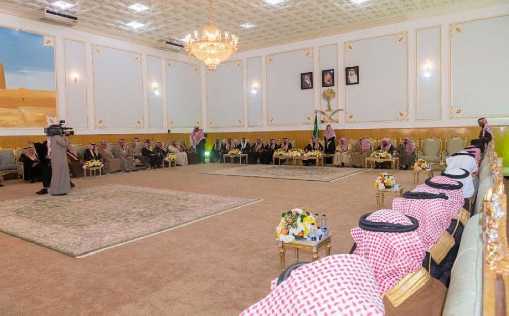 أمير الجوف يلتقي أهالي دومة الجندل
