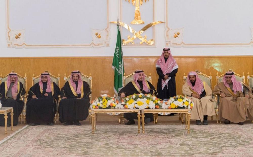أمير الجوف يلتقي أهالي دومة الجندل