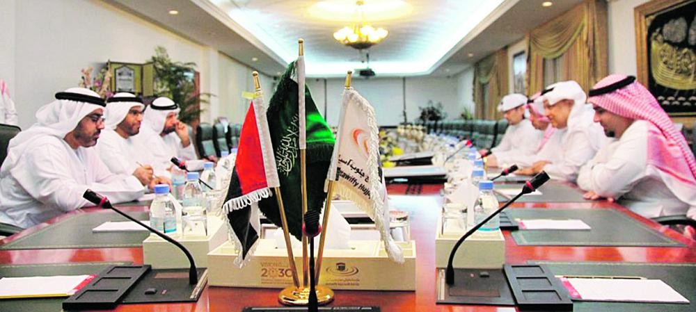 بحث خدمات 6 آلاف حاج إماراتي