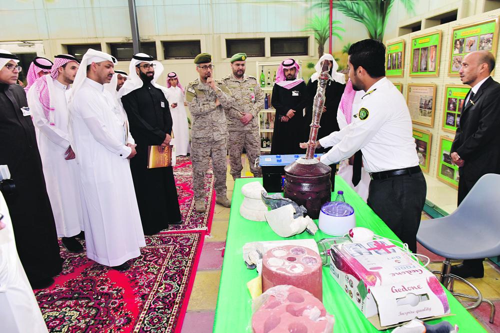 الجمارك: ضبطنا تهريب أطفال في أقفاص كرتونية