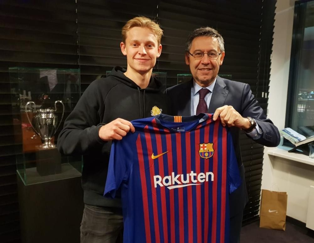 «برشلونة» يضم «دي يونج» مقابل 86 مليون يورو