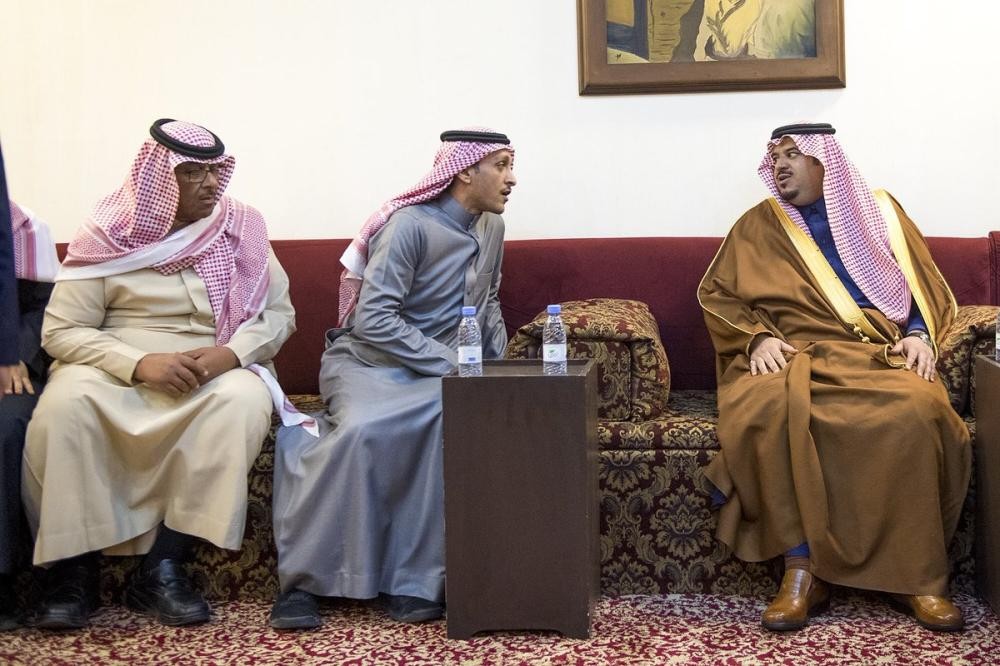 أمير الرياض ونائبه يقدمان العزاء لـ«المنيع»