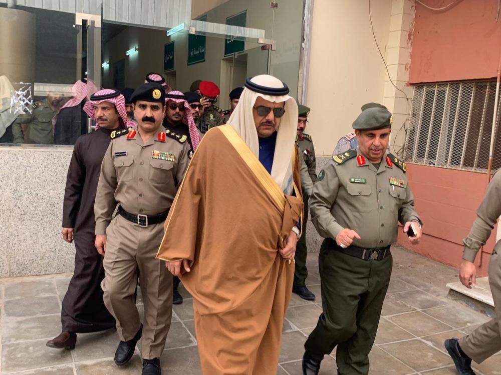 محافظ حفر الباطن يتفقد منفذ الرقعي الحدودي