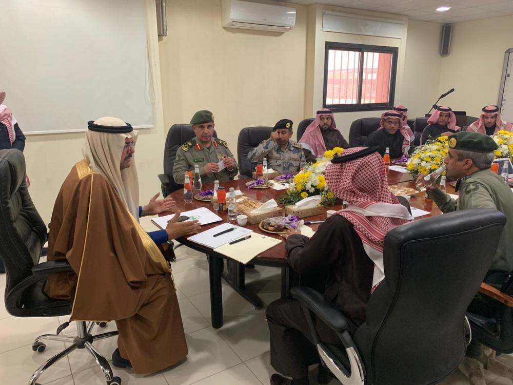 محافظ حفر الباطن يتفقد منفذ الرقعي الحدودي