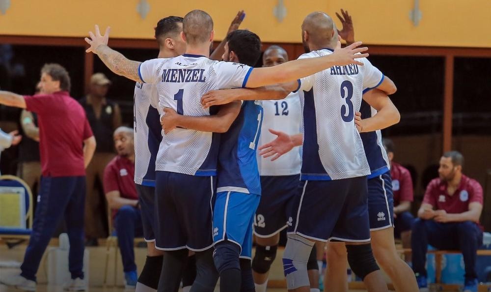 الهلال يتصدر ممتاز الطائرة بعد هزيمة الخليج