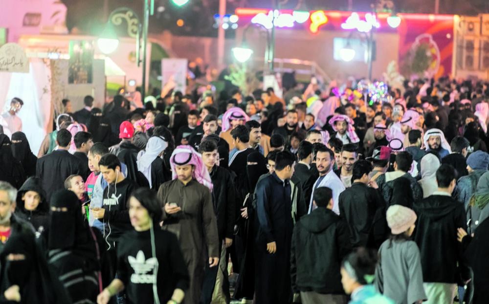 آلاف الزوار في أول ليالي زيتون الجوف