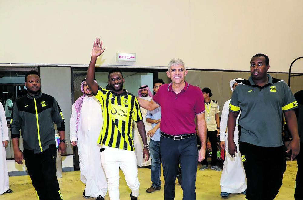 الاتحاد يستغل حضور الجمهور لتقديم «الجدد»