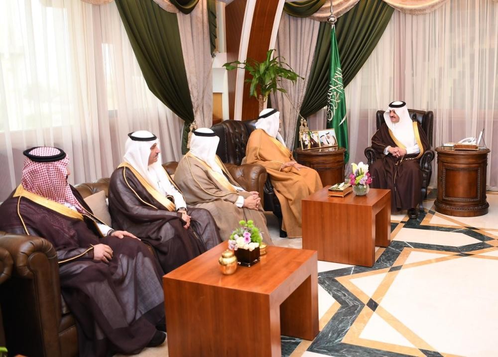 أمير الشرقية يسلّم مستفيدي 