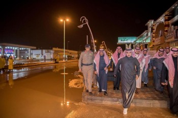 أمير الجوف يقف على الأحياء المتضررة من الأمطار
