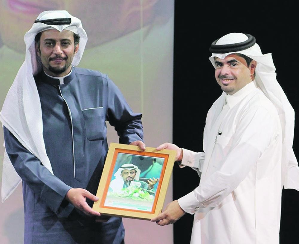 العتيبي يحيي أمسية «خلك بحر» بثقافة الدمام