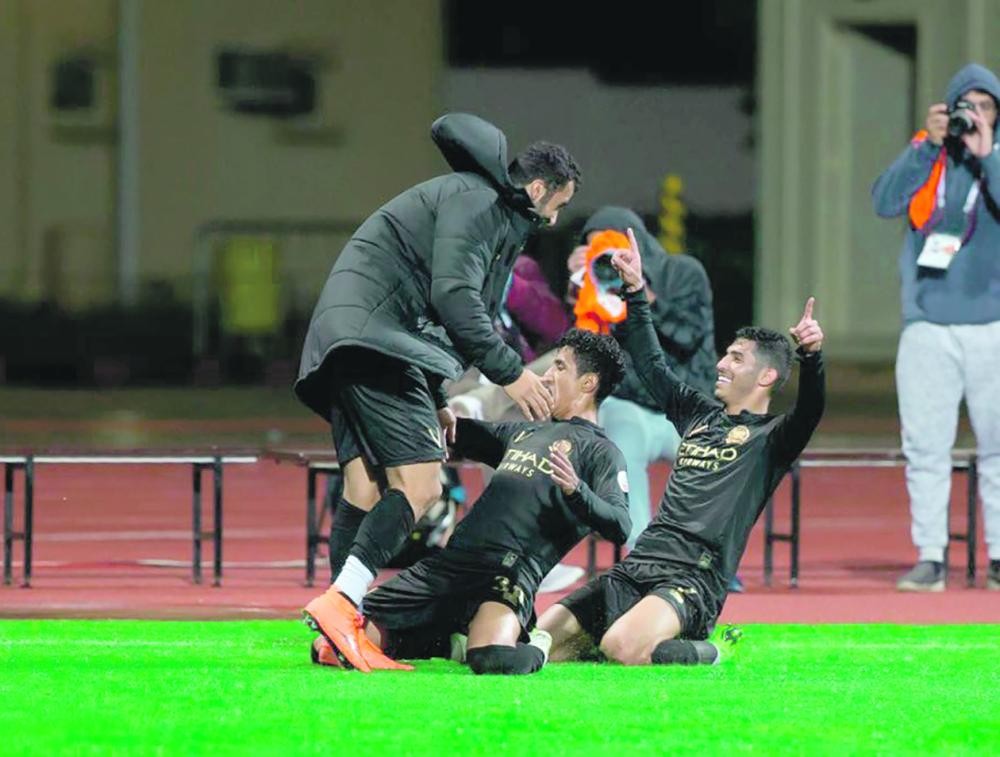 النصر يطارد صدارة الهلال برباعية