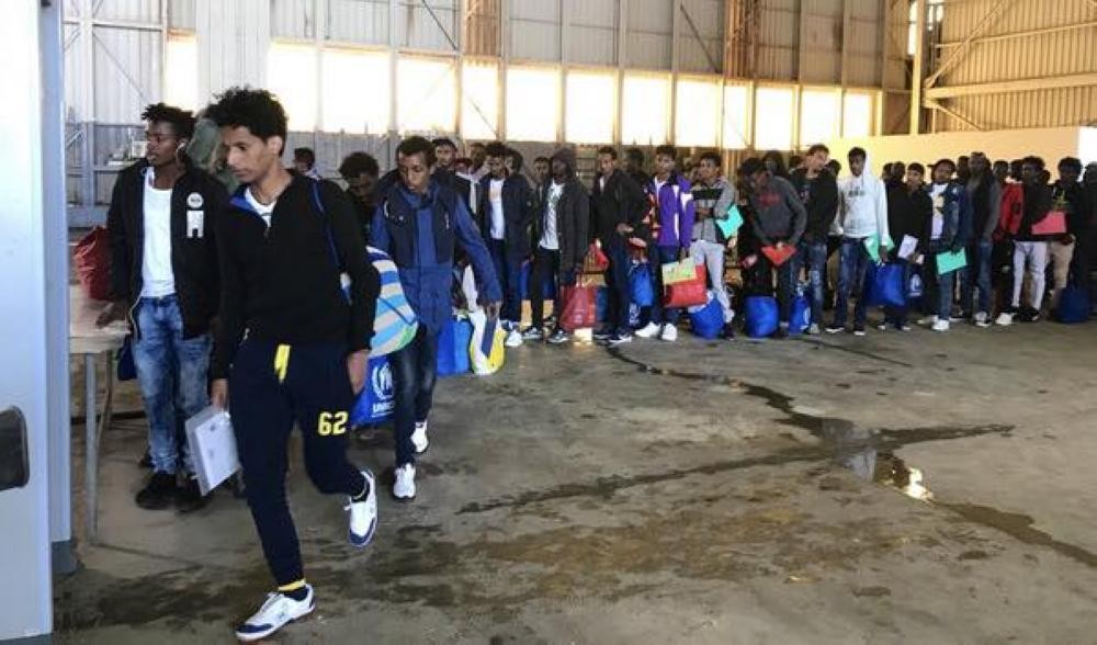 «اللاجئين»: نقل 130 شخصًا خارج ليبيا