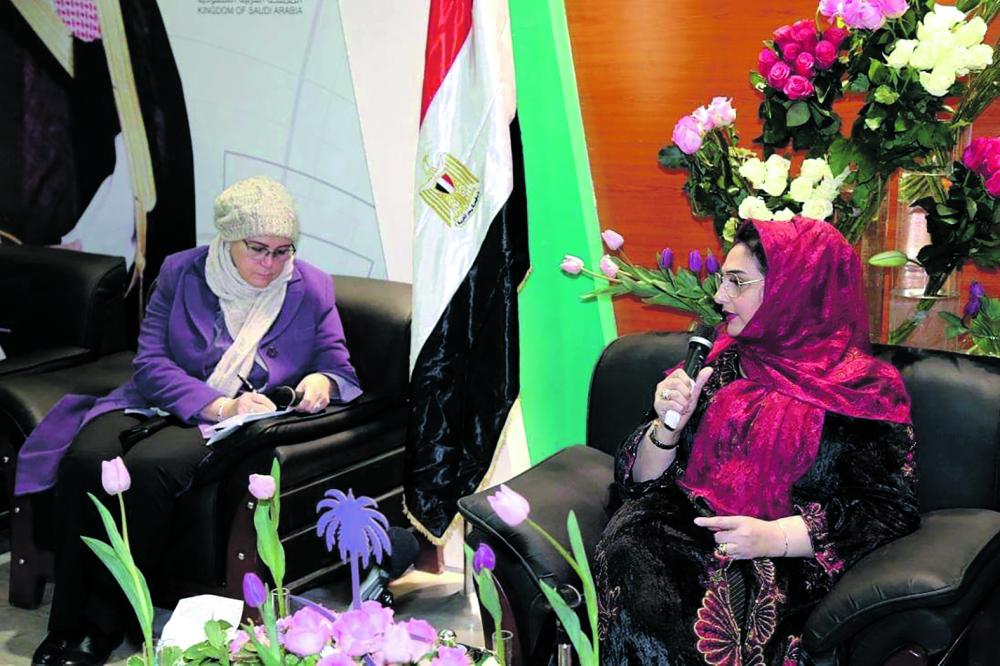 الأنصاري: الكتابة رسالة وليست تجارة