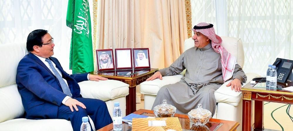 وزير الإعلام يستقبل سفيري الهند والصين