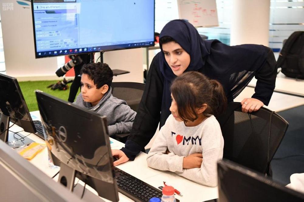 «البرمجة للناشئين» يدرب 24 طفلا فى الرياض