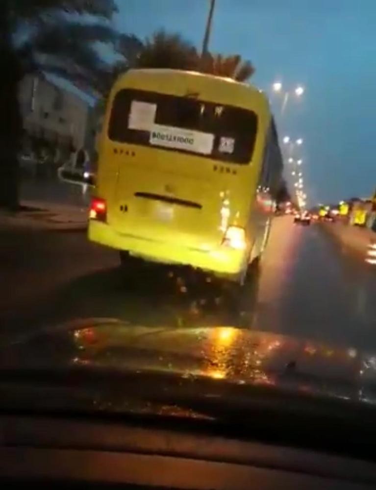الرياض ..ضبط سائق حافلة عرض الطالبات للخطر