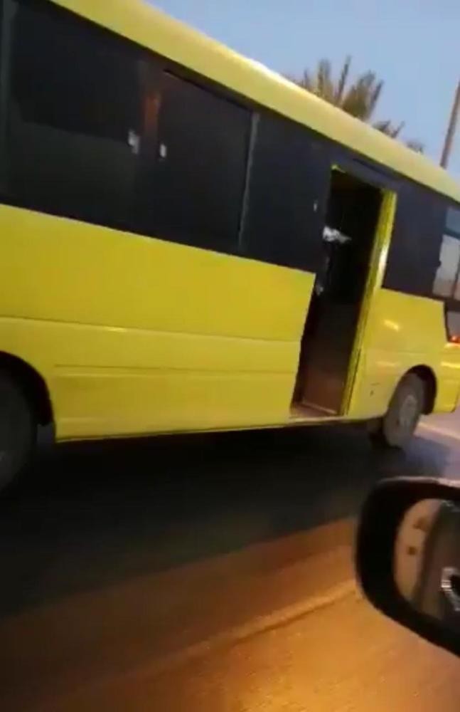 الرياض ..ضبط سائق حافلة عرض الطالبات للخطر