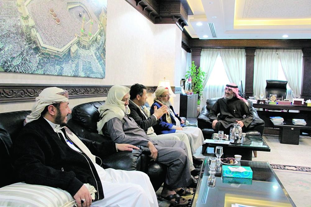 يمنيون يتعرفون على مناشط «الندوة العالمية»