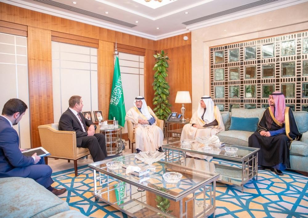 وزير الخارجية يبحث العلاقات مع سفير روسيا