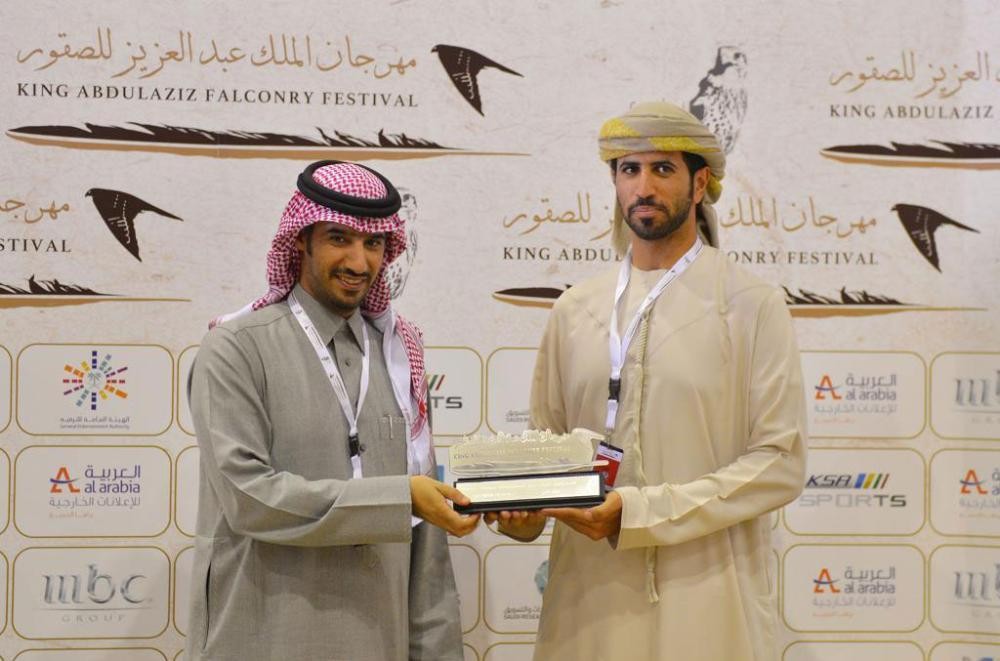 صقارو الخليج يفتخرون بالمشاركة في مهرجان الصقور