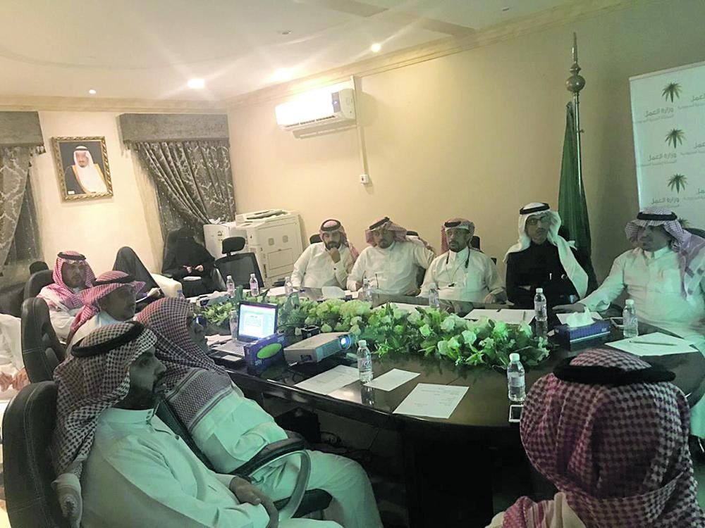 ورشة «حماية الأجور» لمنسوبي «عمل» بالخبر