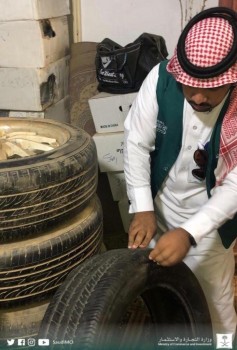 ضبط 1622 منتج مخالف فى محايل