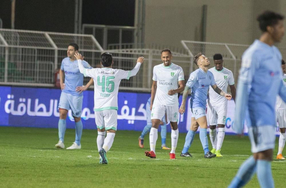 «الأهلي» يهزم «الباطن» بهدفين