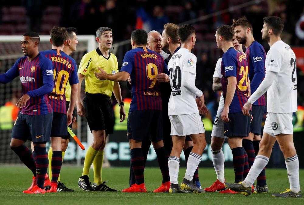 «برشلونة» يتعادل بصعوبة مع «فالنسيا»