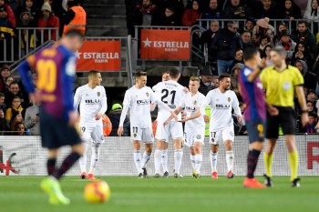 «برشلونة» يتعادل بصعوبة مع «فالنسيا»