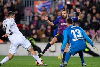«برشلونة» يتعادل بصعوبة مع «فالنسيا»