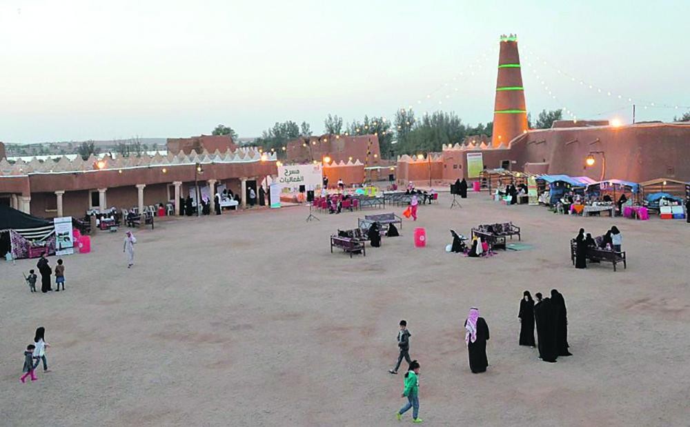 ضيافة عربية في قرية عيون الجواء التراثية