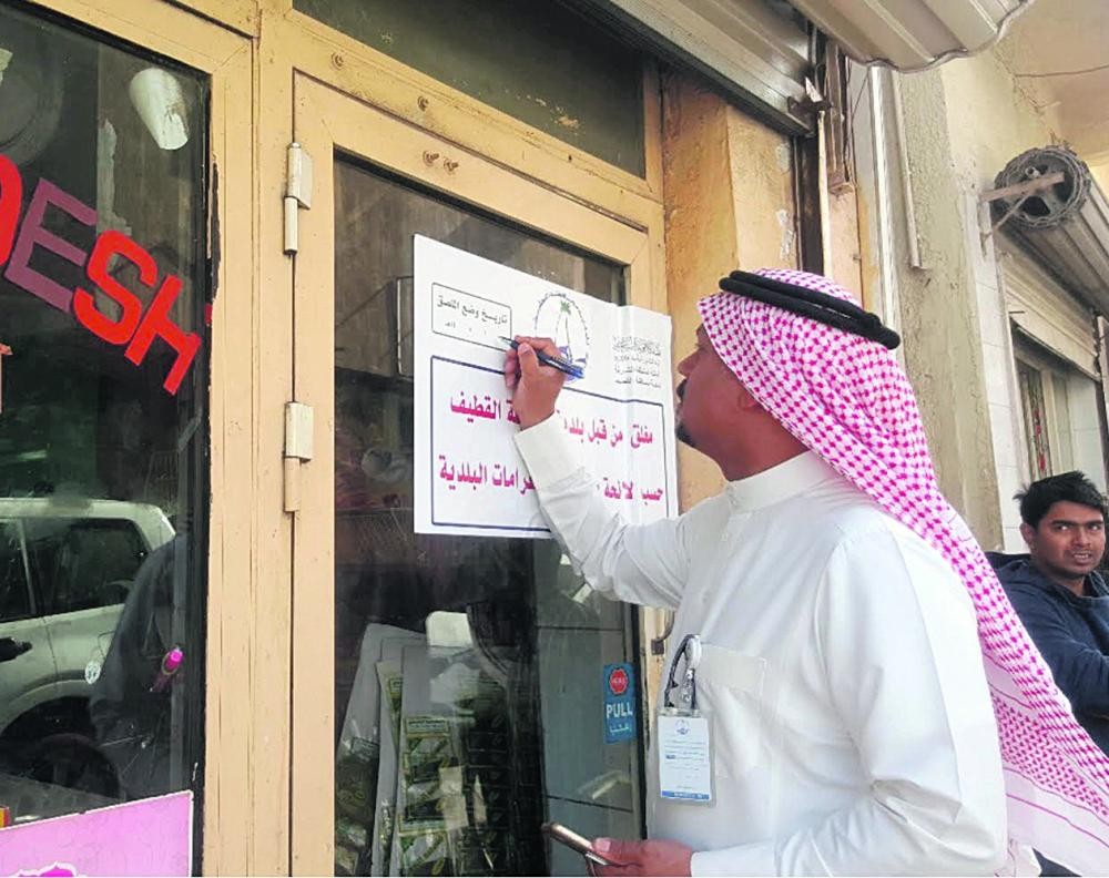 رغم الحملات.. الأغذية الفاسدة بالقطيف «عرض مستمر»