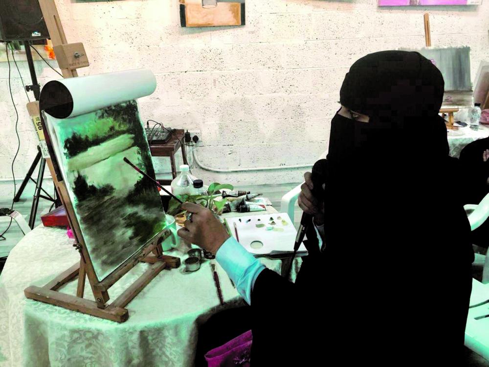 فنون الأحساء تختتم ورشة تشكيلية بمشاركة 25 متدربة
