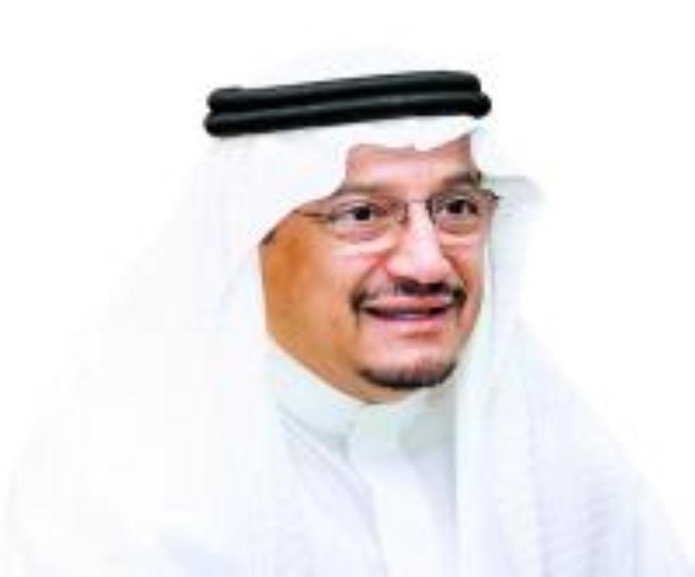 أب وأبناؤه يضربون معلما .. والوزير يتوعد