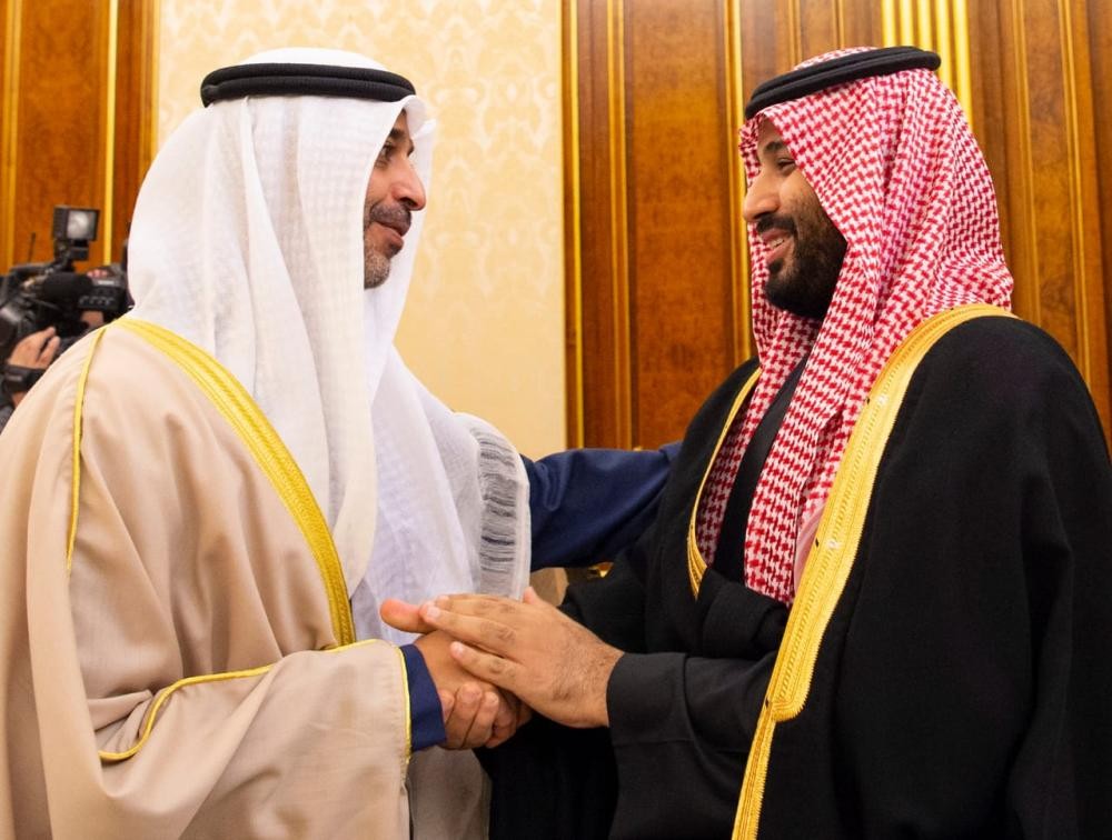 ولي العهد يتسلم رسالة من أمير الكويت